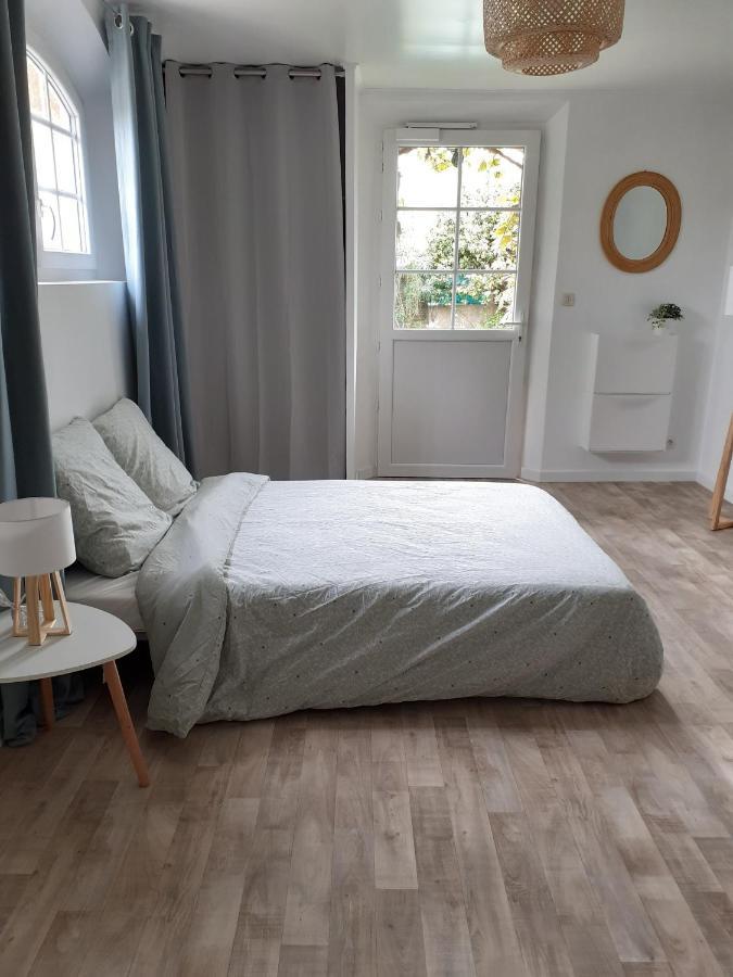 Superbe Grand Studio Tout Confort Avec Exterieur Poussan Exterior photo