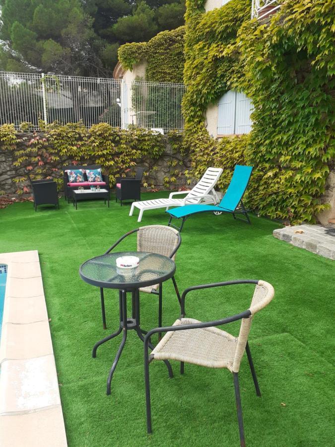 Superbe Grand Studio Tout Confort Avec Exterieur Poussan Exterior photo